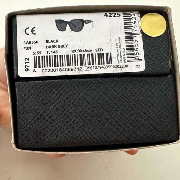 Prada sunglasses - Picture 5 of 8